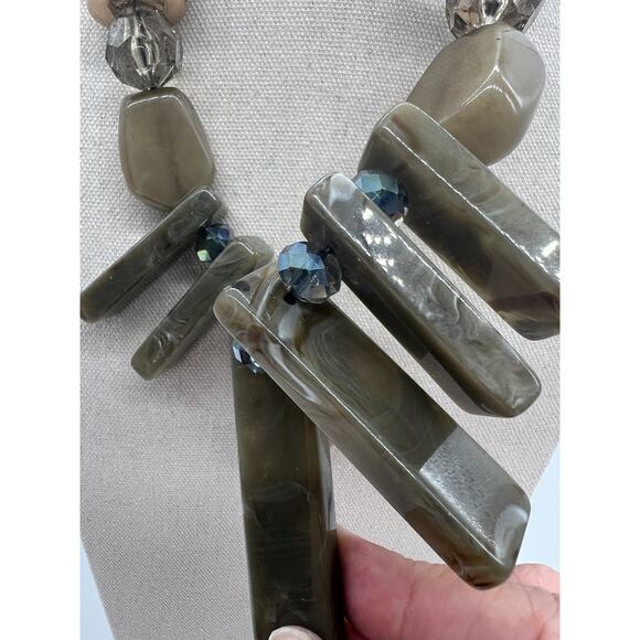 C Est 1946 Chunky statment bib acrylic necklace green earthy artsy bohemian - Picture 6 of 8